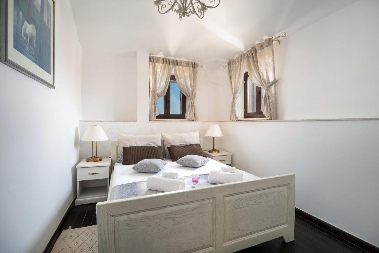 Luxury Apartments Perko Kastela Luaran gambar