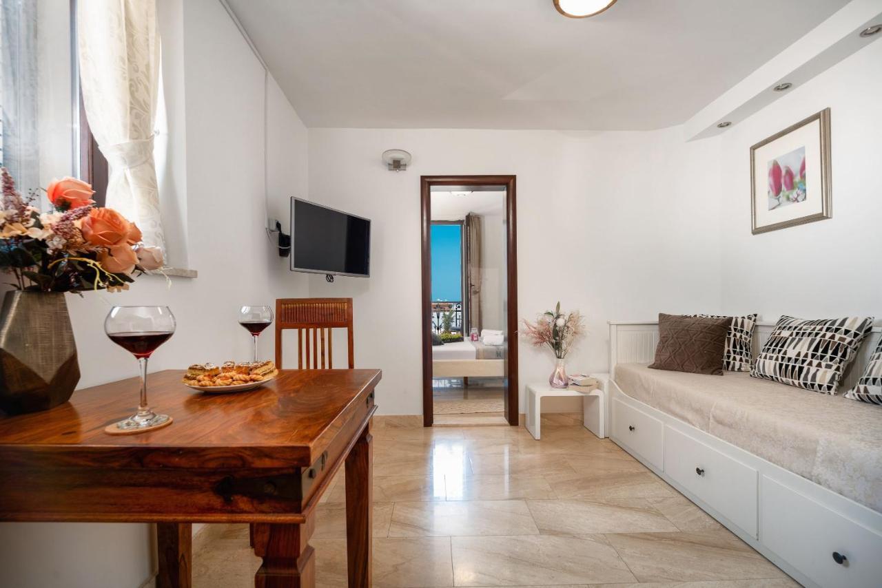 Luxury Apartments Perko Kastela Luaran gambar
